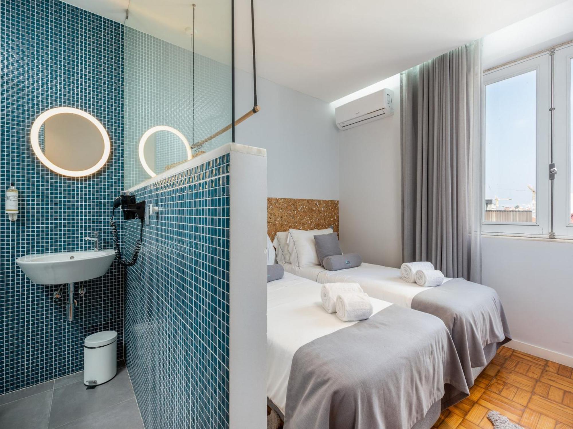 Spacious With Balcony In Apartamento Porto