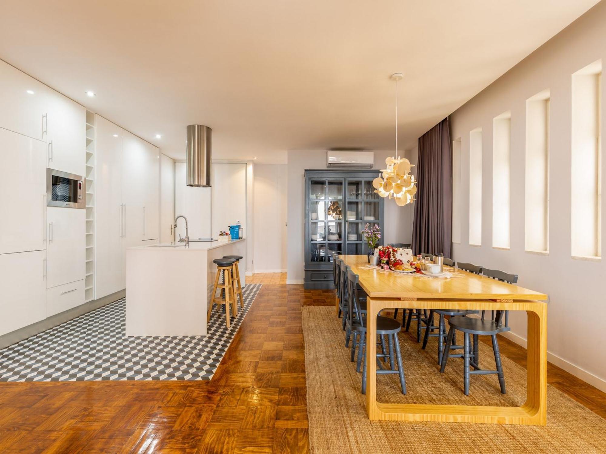 Spacious With Balcony In Apartamento