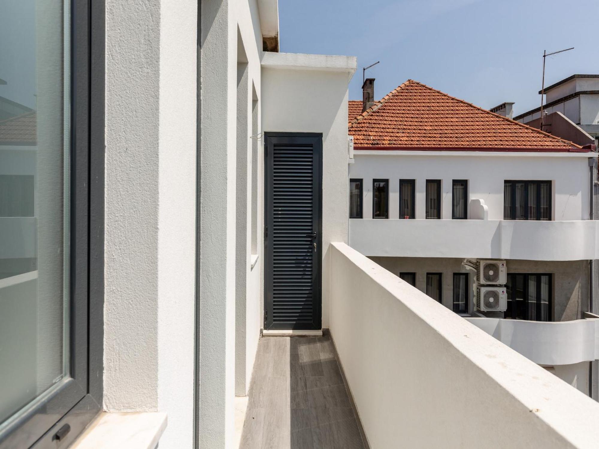 Apartment Spacious With Balcony In *