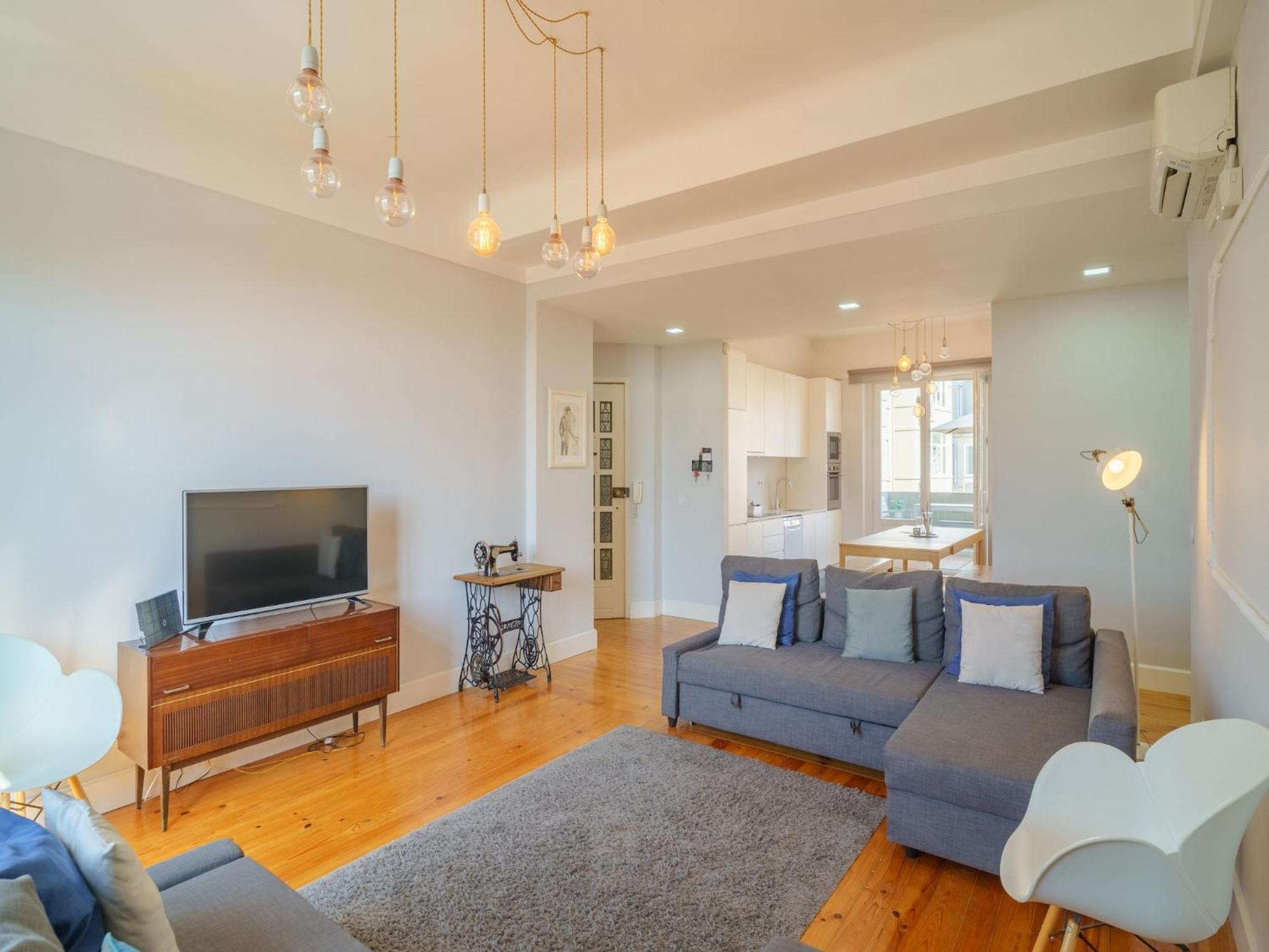 Modern For 13 Guests *