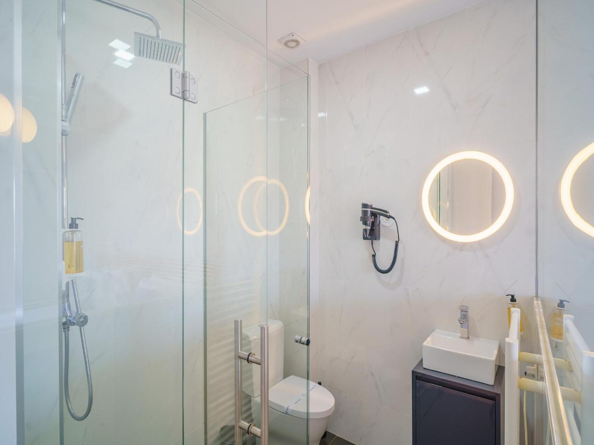 Modern For 13 Guests * Porto