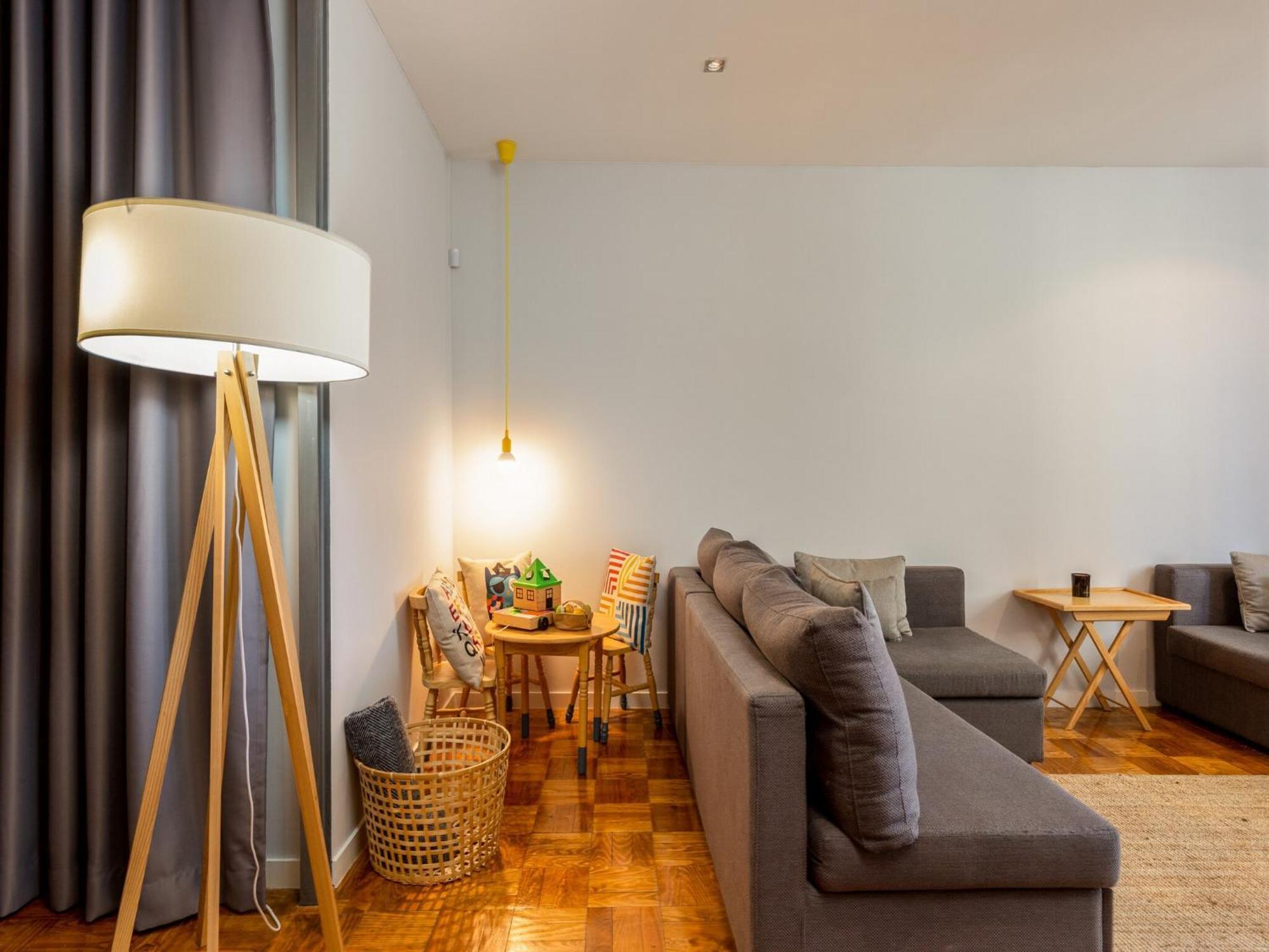 Spacious With Balcony In Apartment Porto