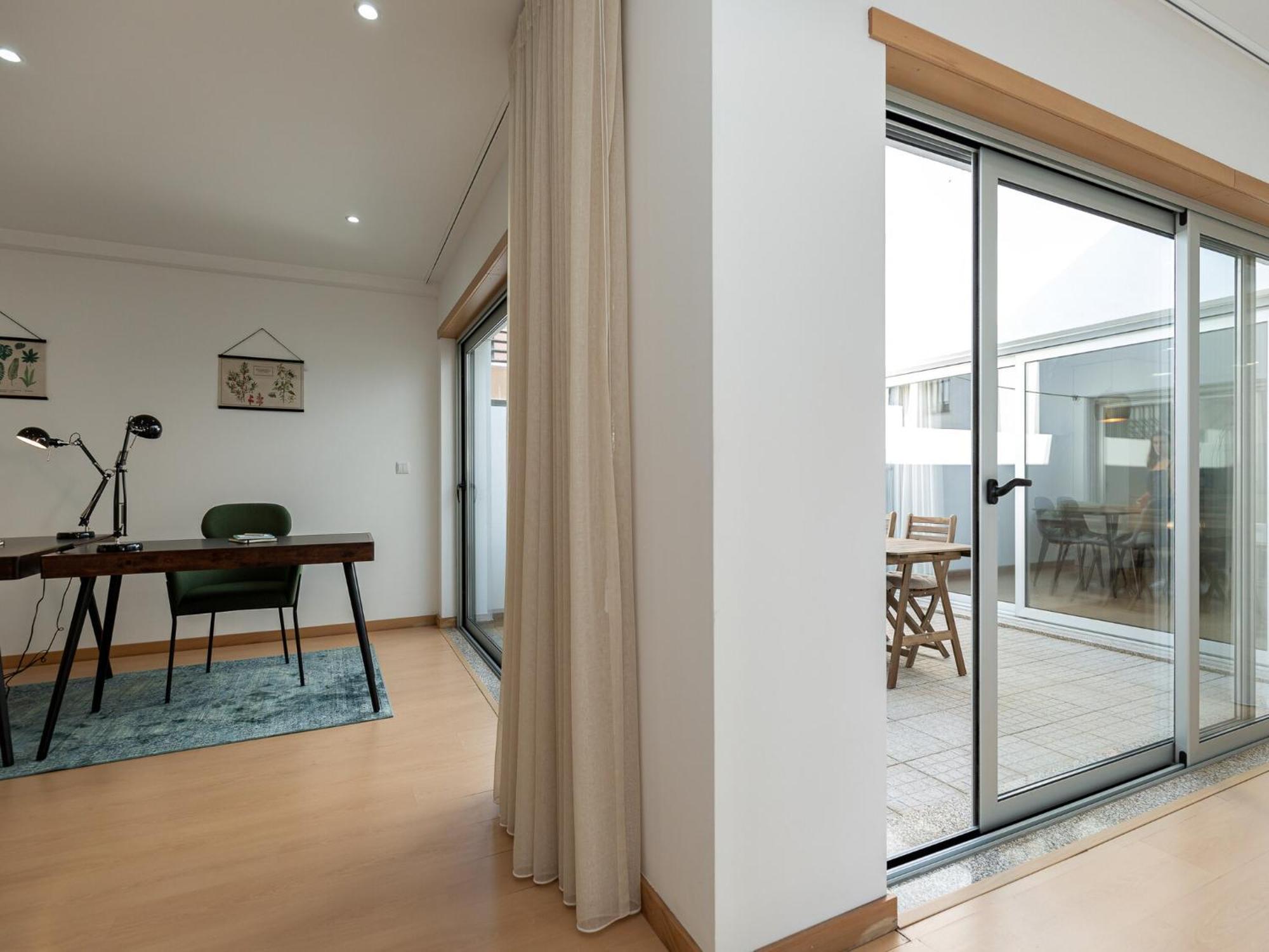 Modern For Two Guests Porto