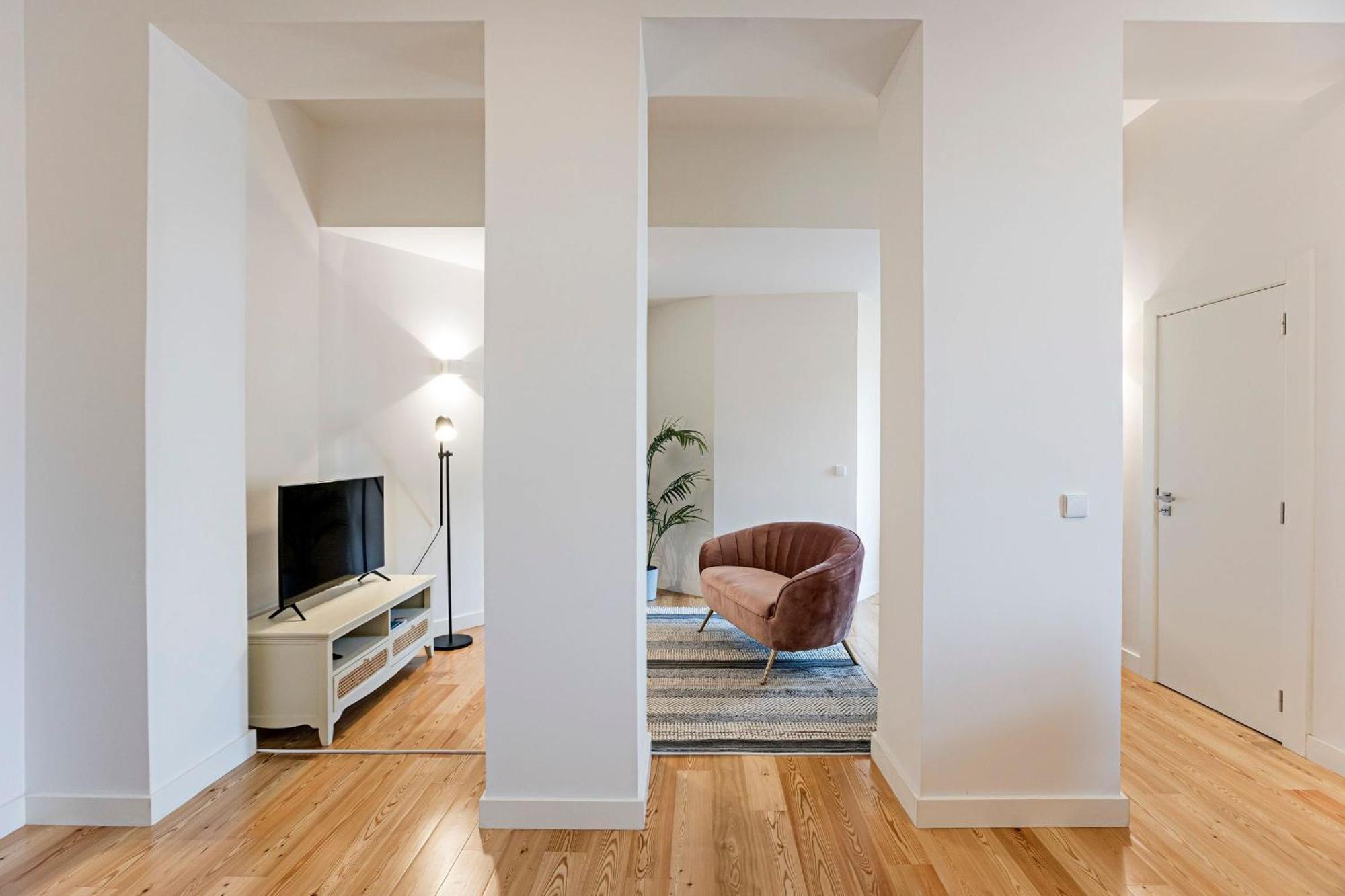 Superb Flat W Balcony And Ac By Lovelystay *