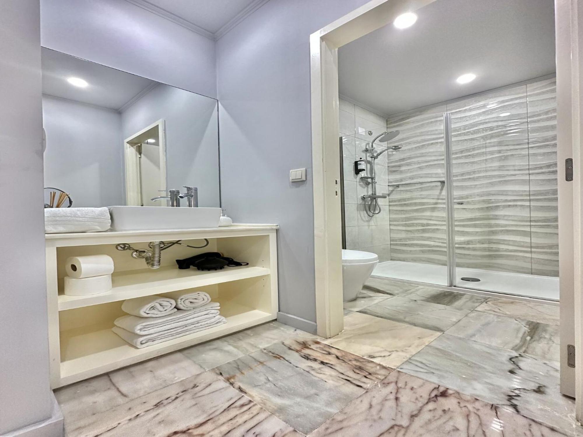 Apartamento Bright And Spacious In *