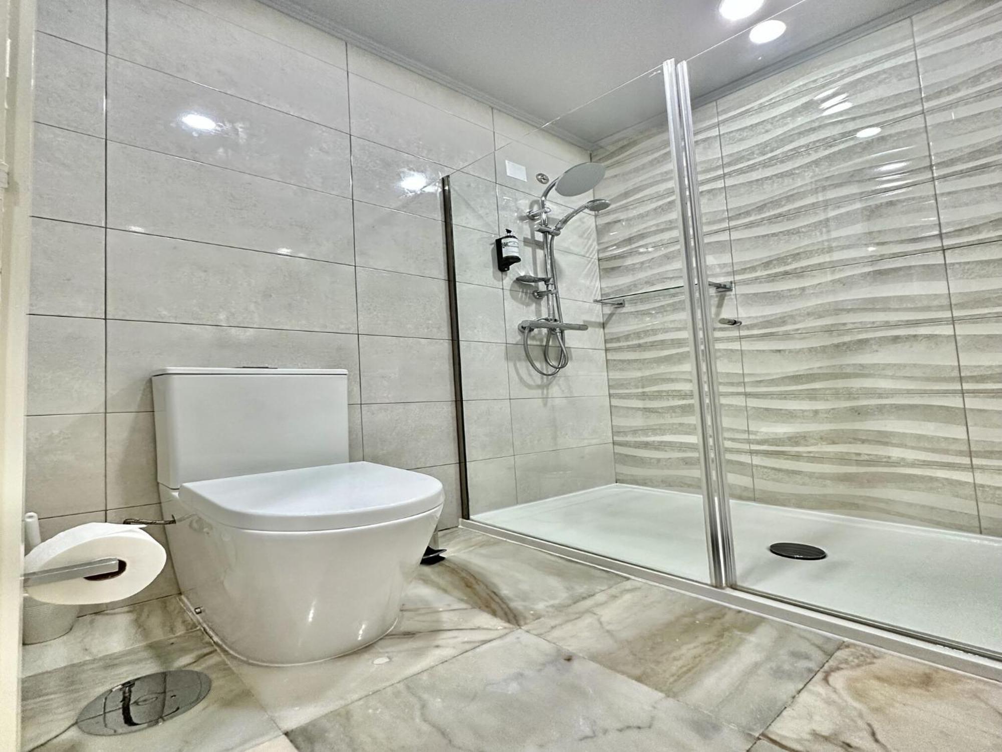 Bright And Spacious In Apartamento *