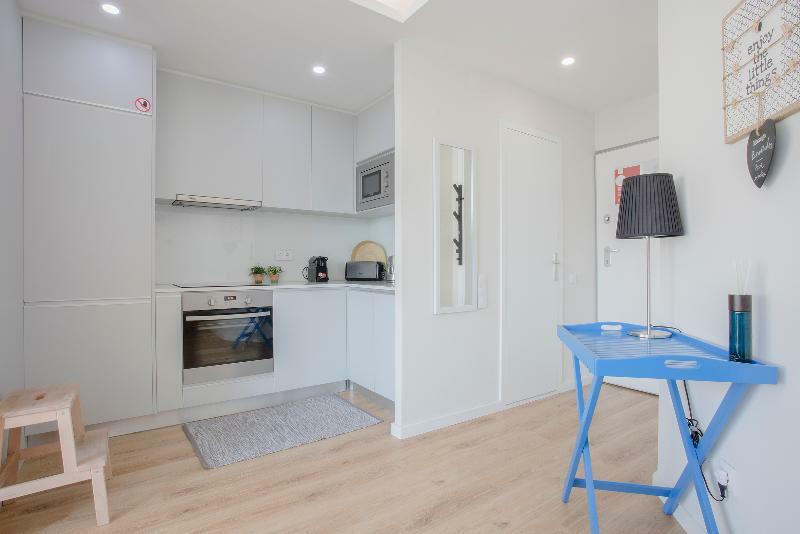 Bright Light Apartment