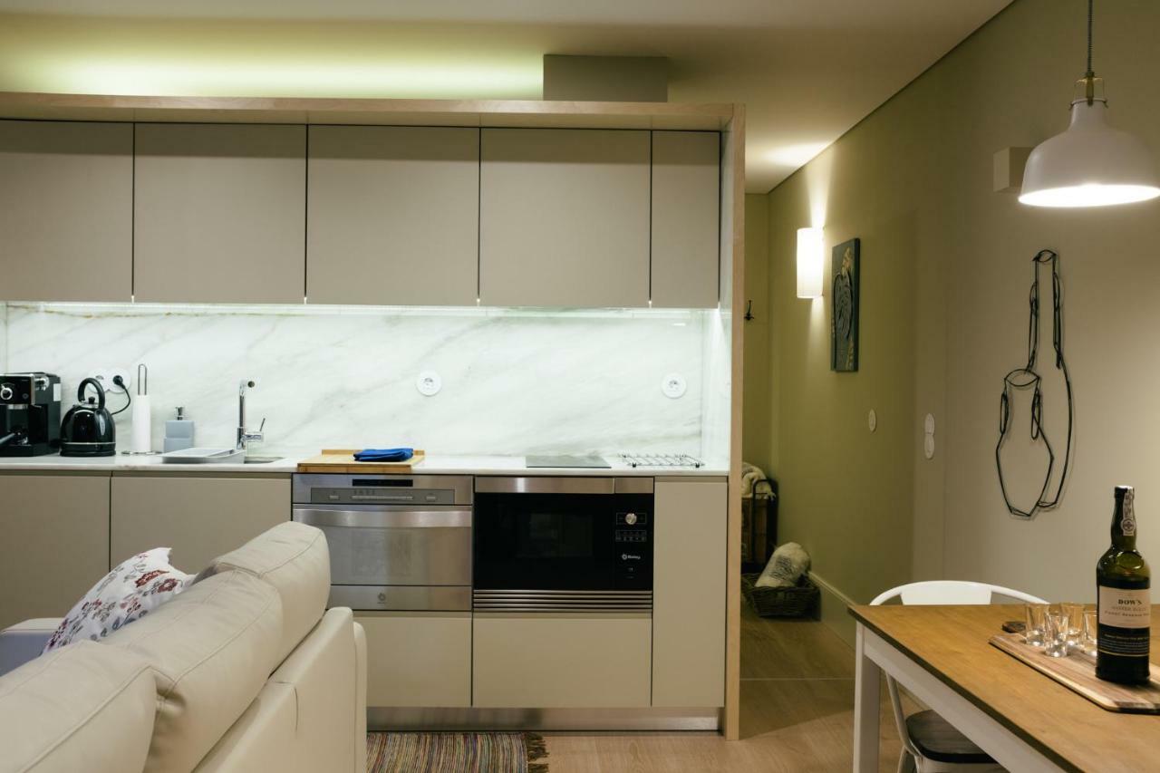 Homeintown Almada - Downtown Elegant - Terrace Ac & Wifi Apartamento Oporto