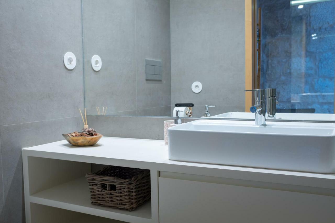 Homeintown Almada - Downtown Elegant - Terrace Ac & Wifi