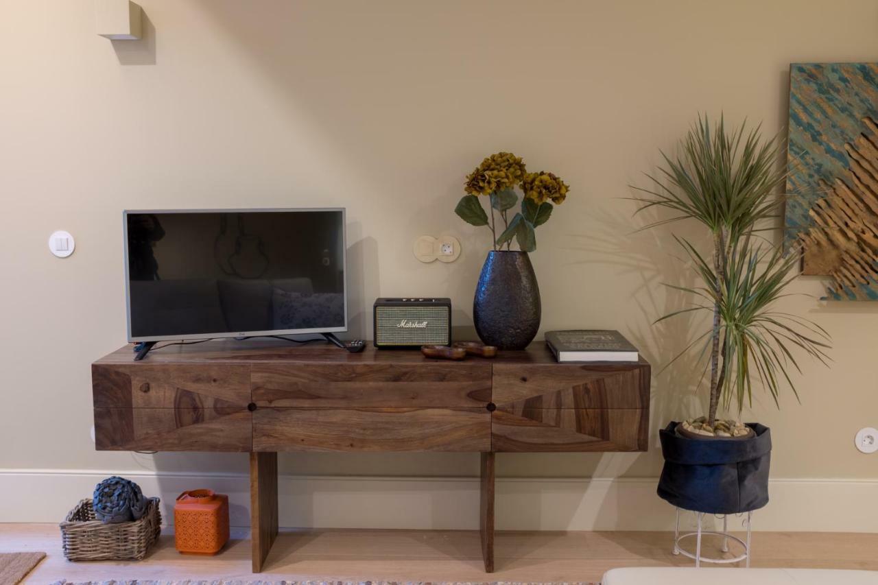 Homeintown Almada - Downtown Elegant - Terrace Ac & Wifi Apartamento Oporto