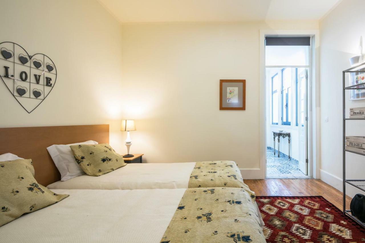Apartamento à Francos Artist Painting Oporto