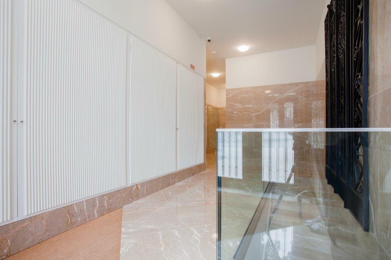 Liiiving In | Aliados Luxury Apartamento