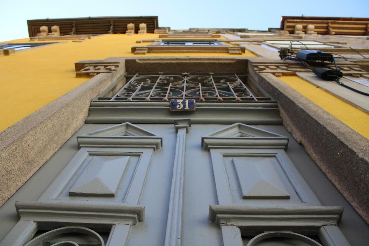 By Doors Oporto