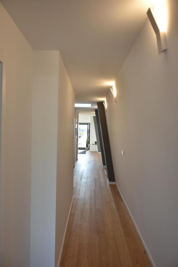 Apartamento Sunny Penthouse Whith Balcony 9min Walk Main Station Oporto