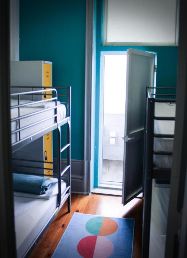 By Doors Hostal *
