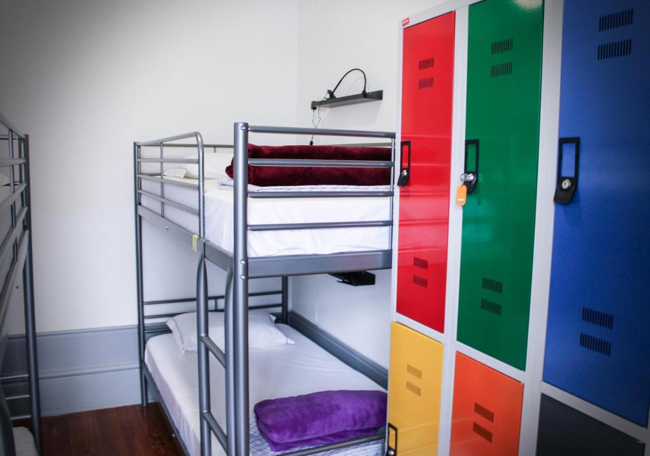 By Doors Hostal *