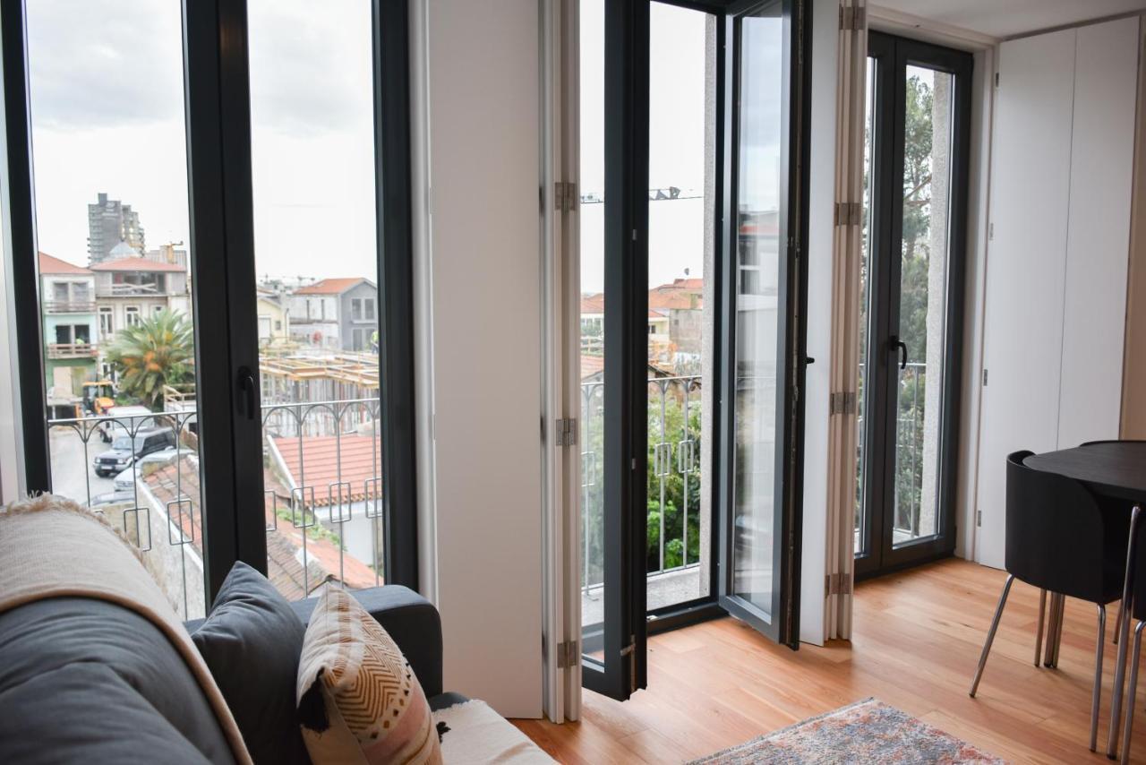 Comfortable&central W/balcony-9 Min Walk Trindade Oporto