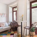 Vibrant flat by São Bento w/balcony - Loureiro140