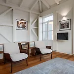 Victoria Luxury Apartment, Historic House Downtown