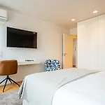 Penthouse With City Views - Almada 551