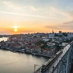 Central Porto With Comfort & Convenience