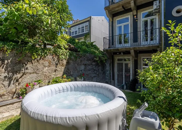 Host Wise - Homely Noble Flats - Garden & Jacuzzi