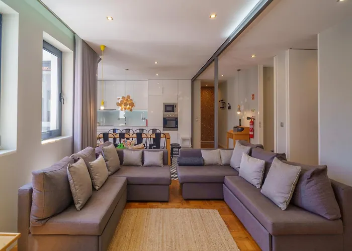 Elegant Apartment For 12 Guests In Oporto