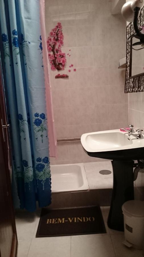 Quarto em Acomodações Particulares Al Pinheiro 66 Porto