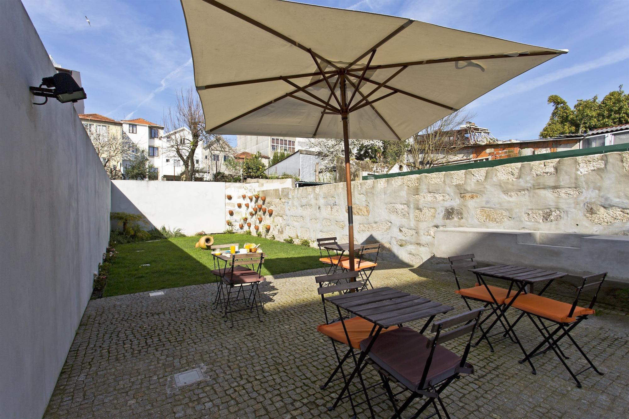 Charming House Cedofeita Acomodação com café da manhã  2*