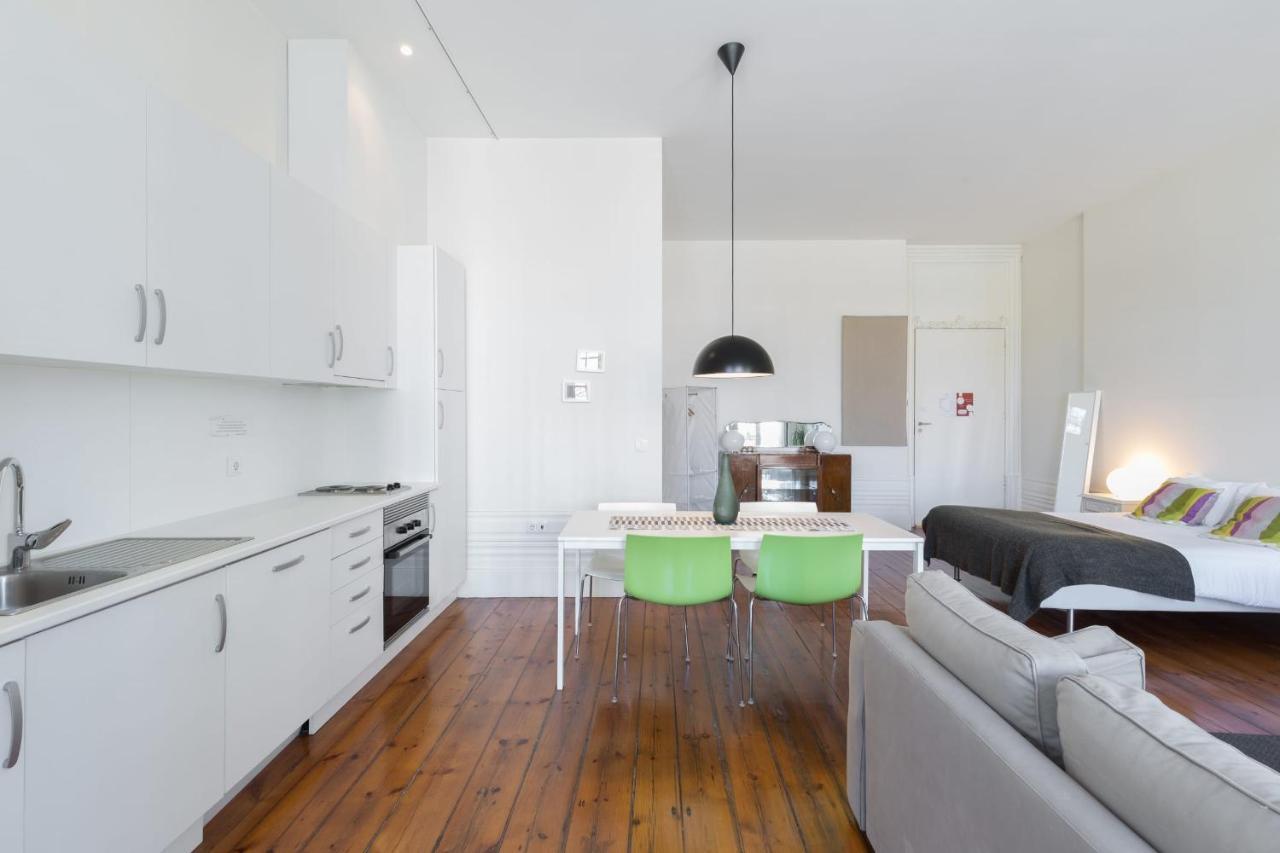 Guestready - Ayres W Balcony Garden Apartment Porto