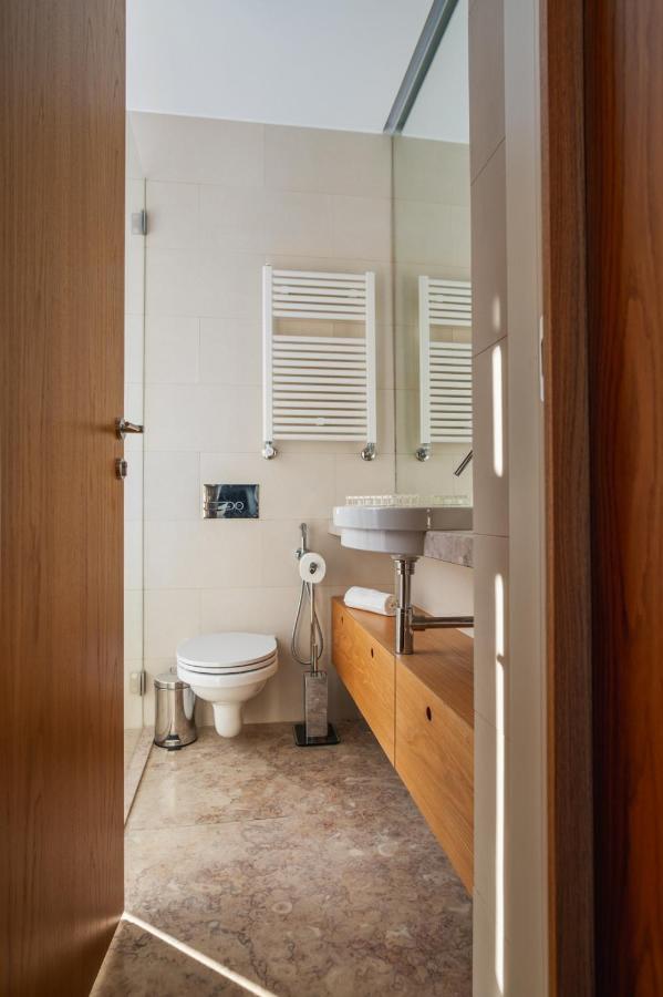 Victoria Luxury Apartment, Historic House Downtown