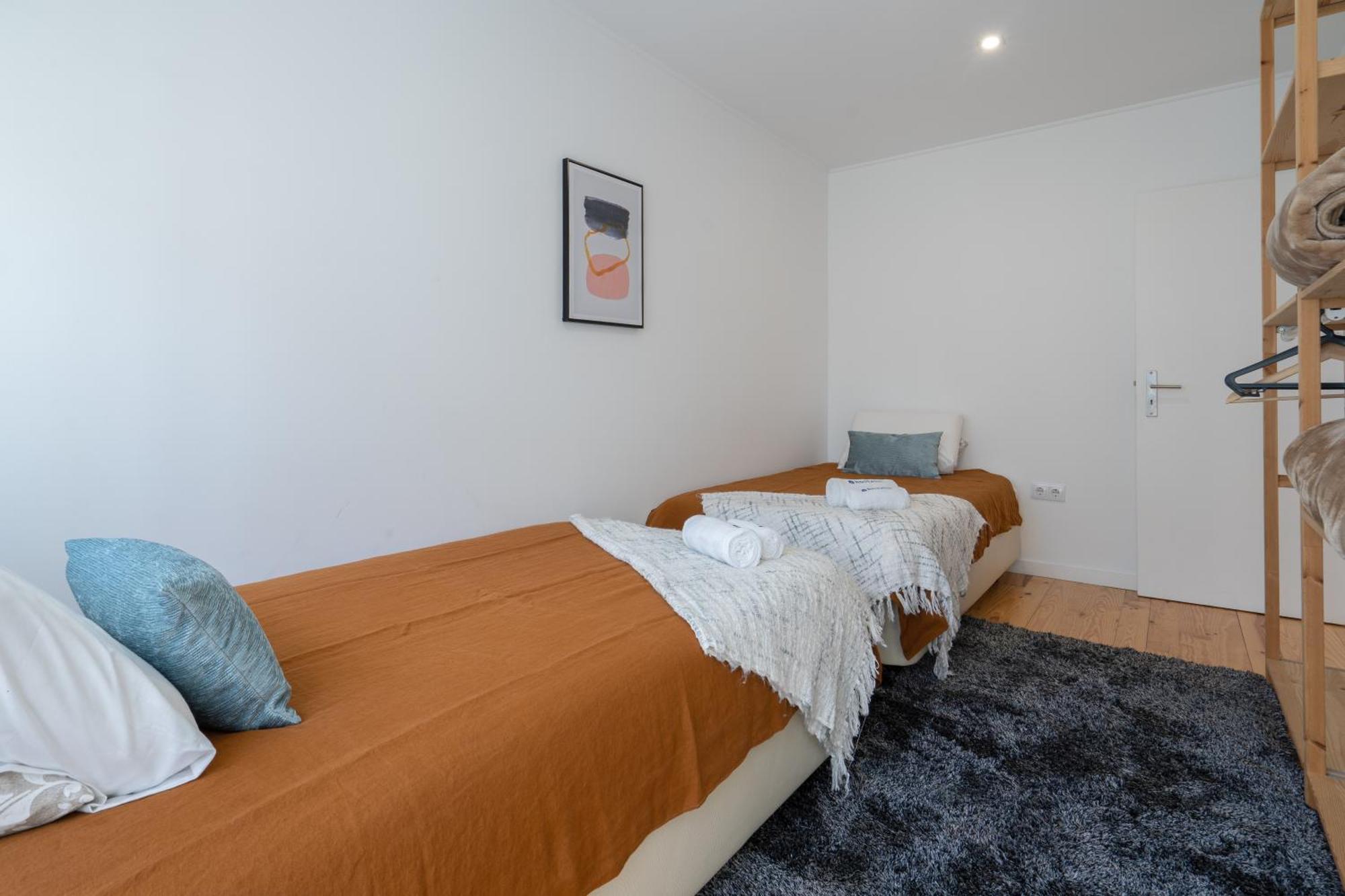 Host Wise - Luxurious Spacious W Terrace * Oporto