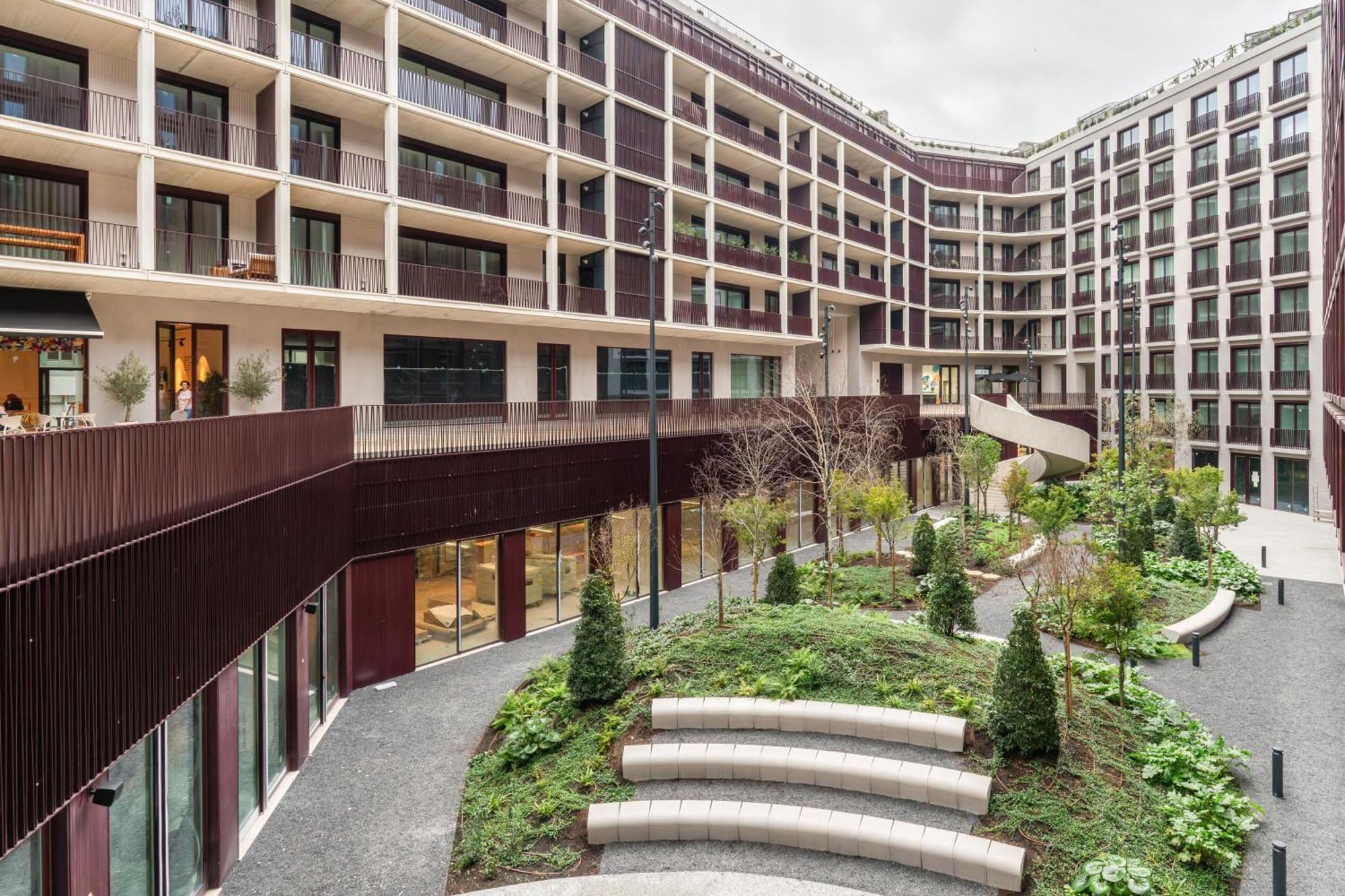 Urban Stylish With Balcony *