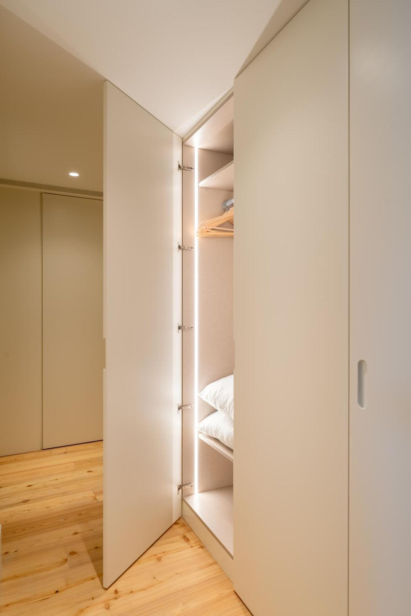 Urban Stylish With Balcony Oporto