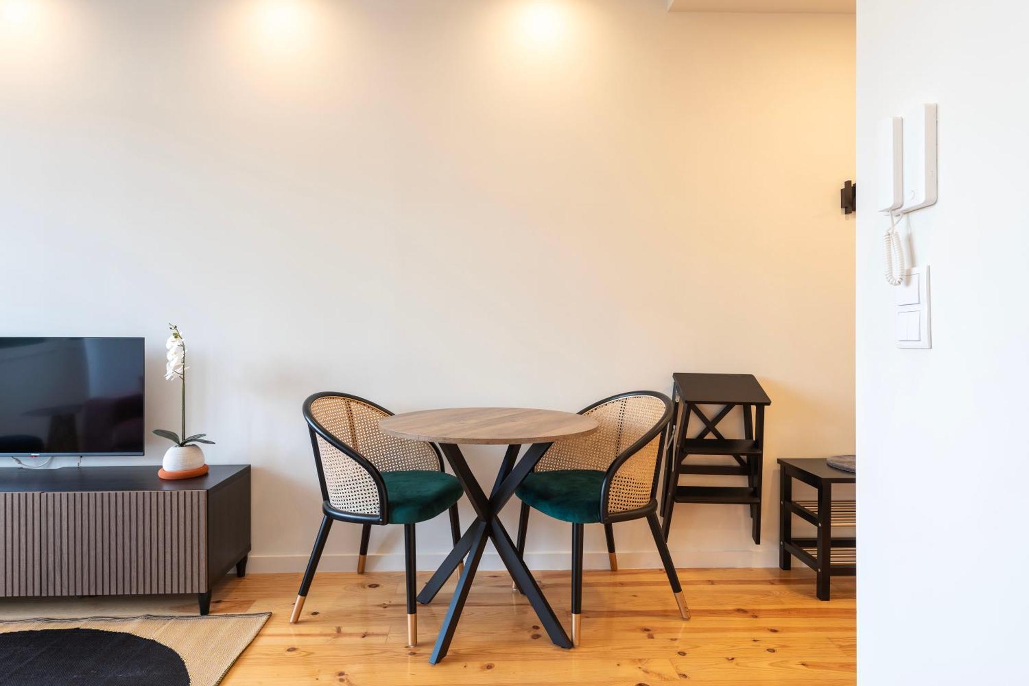 Apartamento Chic Hideaway: Pool & Garden