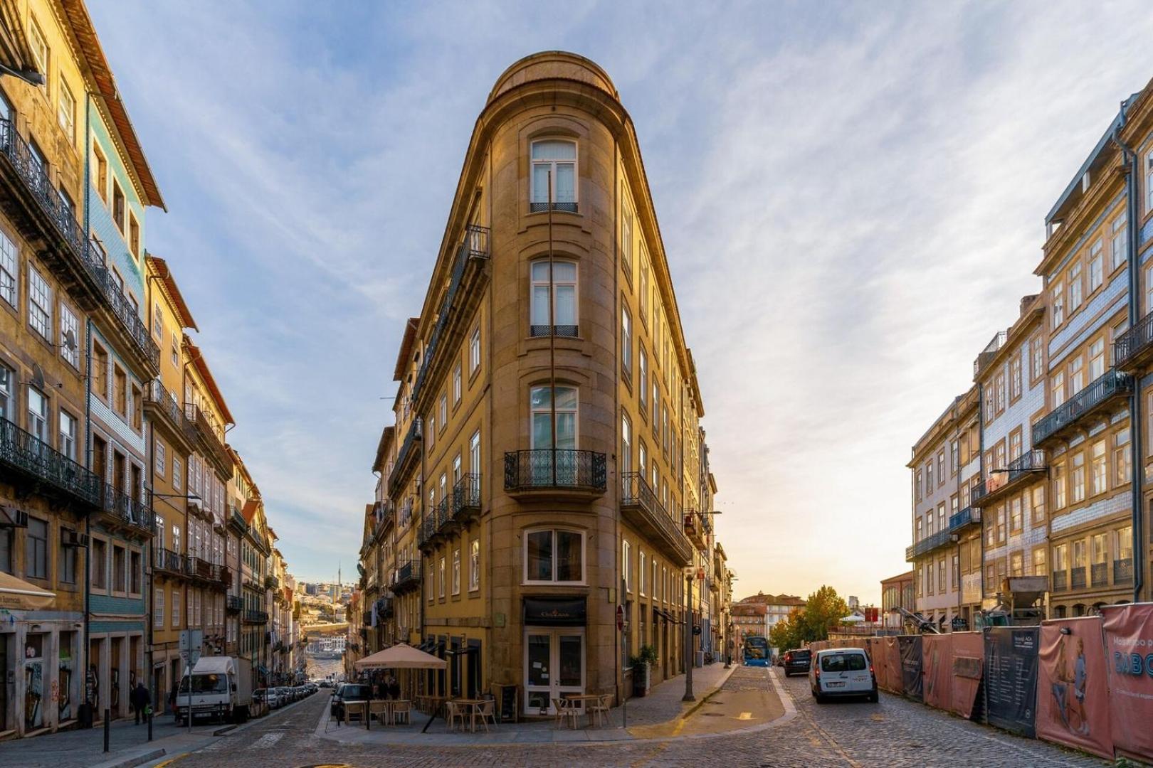 Stylish Loft With Balcony And Douro River View * Oporto