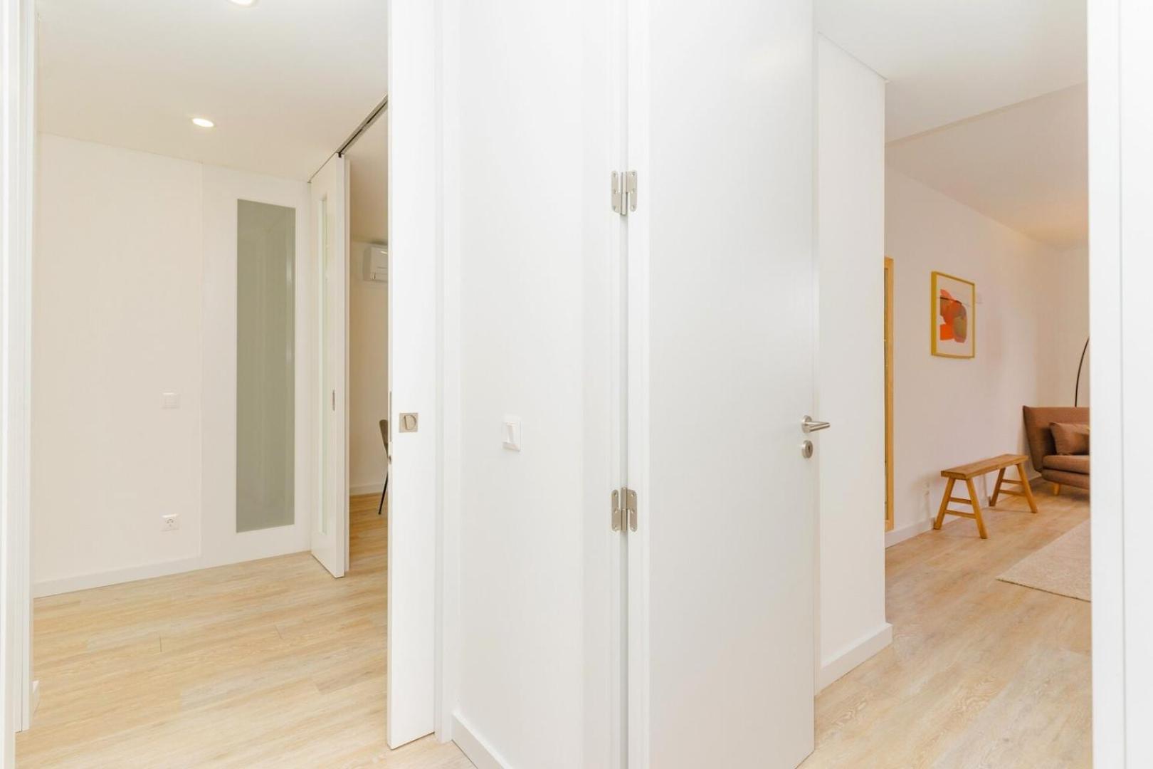 Spacious And Modern Flat With Ac 1 Min From Metro Apartment *