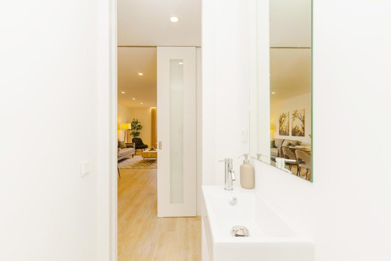Spacious And Modern Flat With Ac 1 Min From Metro Apartamento Porto