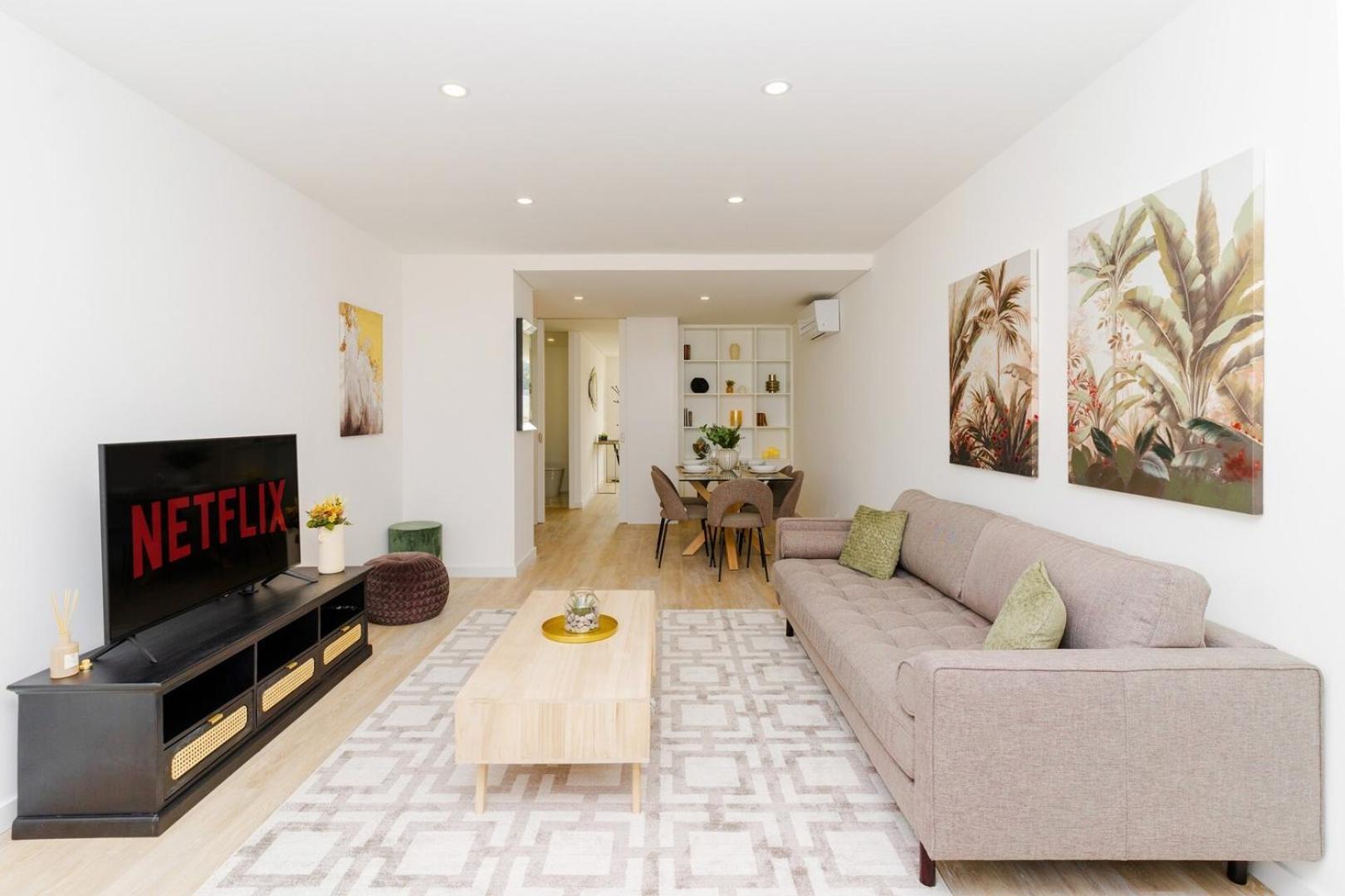 Spacious And Modern Flat With Ac 1 Min From Metro Apartment Porto