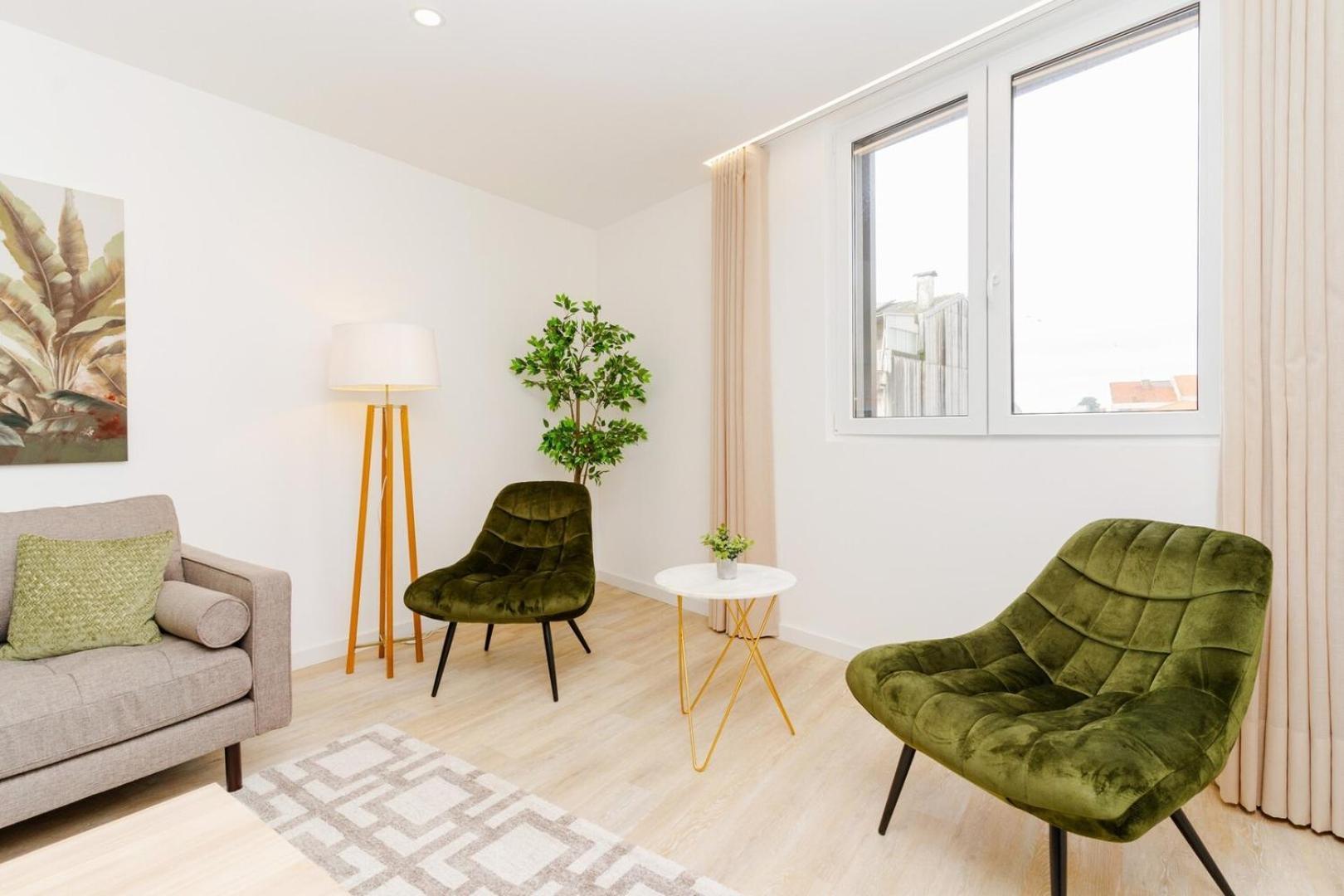 Spacious And Modern Flat With Ac 1 Min From Metro Porto