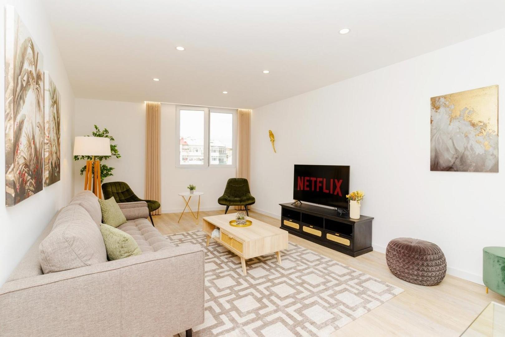Spacious And Modern Flat With Ac 1 Min From Metro Apartamento Porto