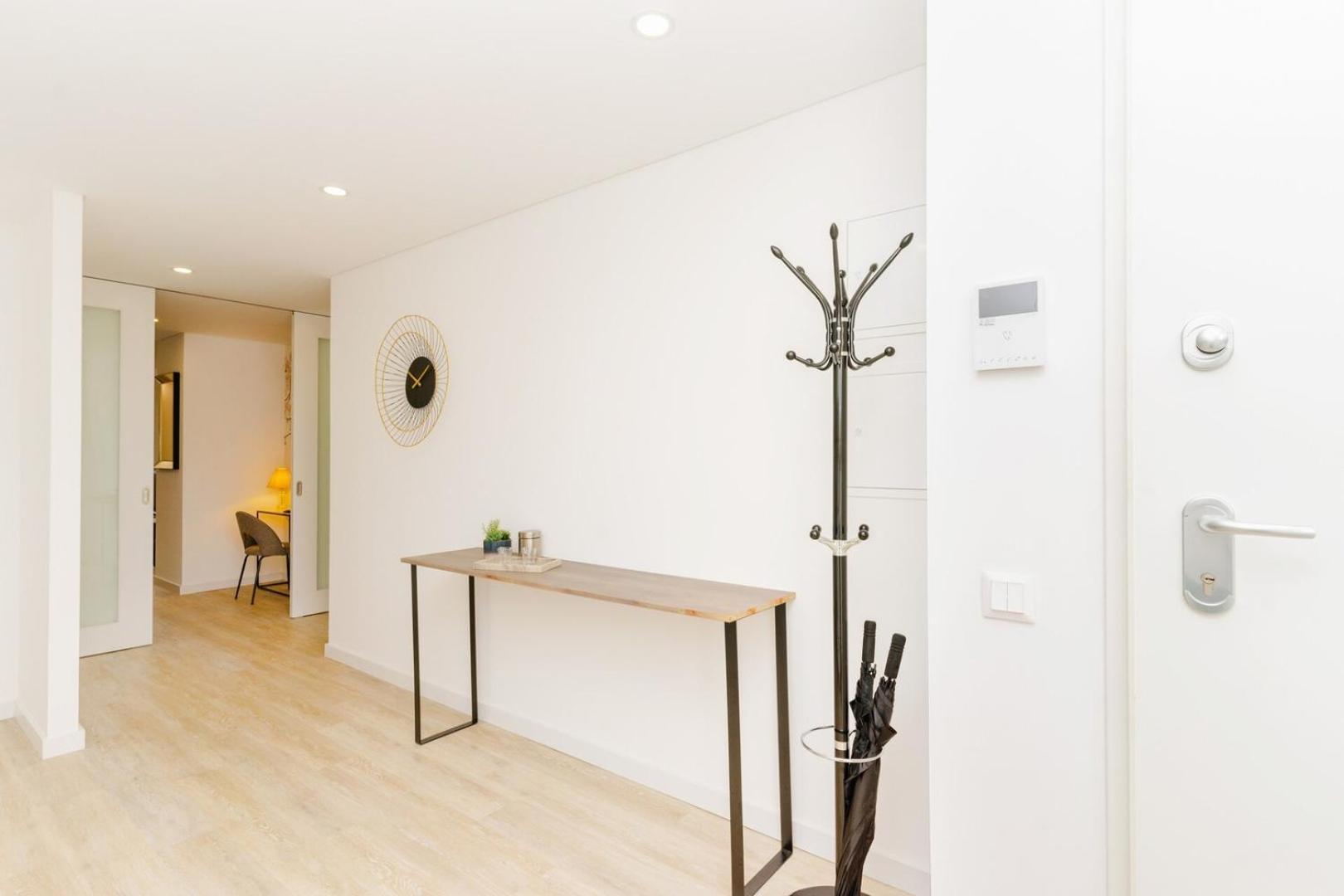 Spacious And Modern Flat With Ac 1 Min From Metro Porto