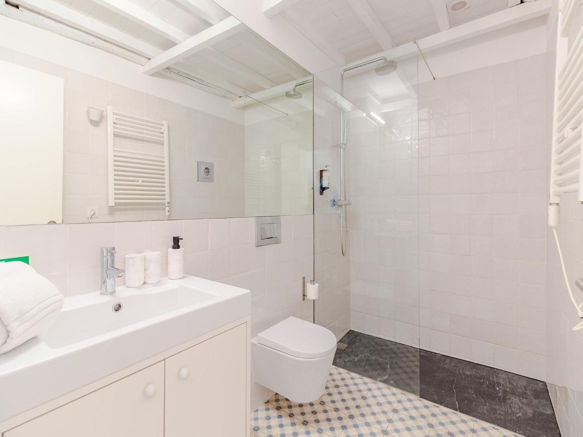 With Comfort & Convenience Porto