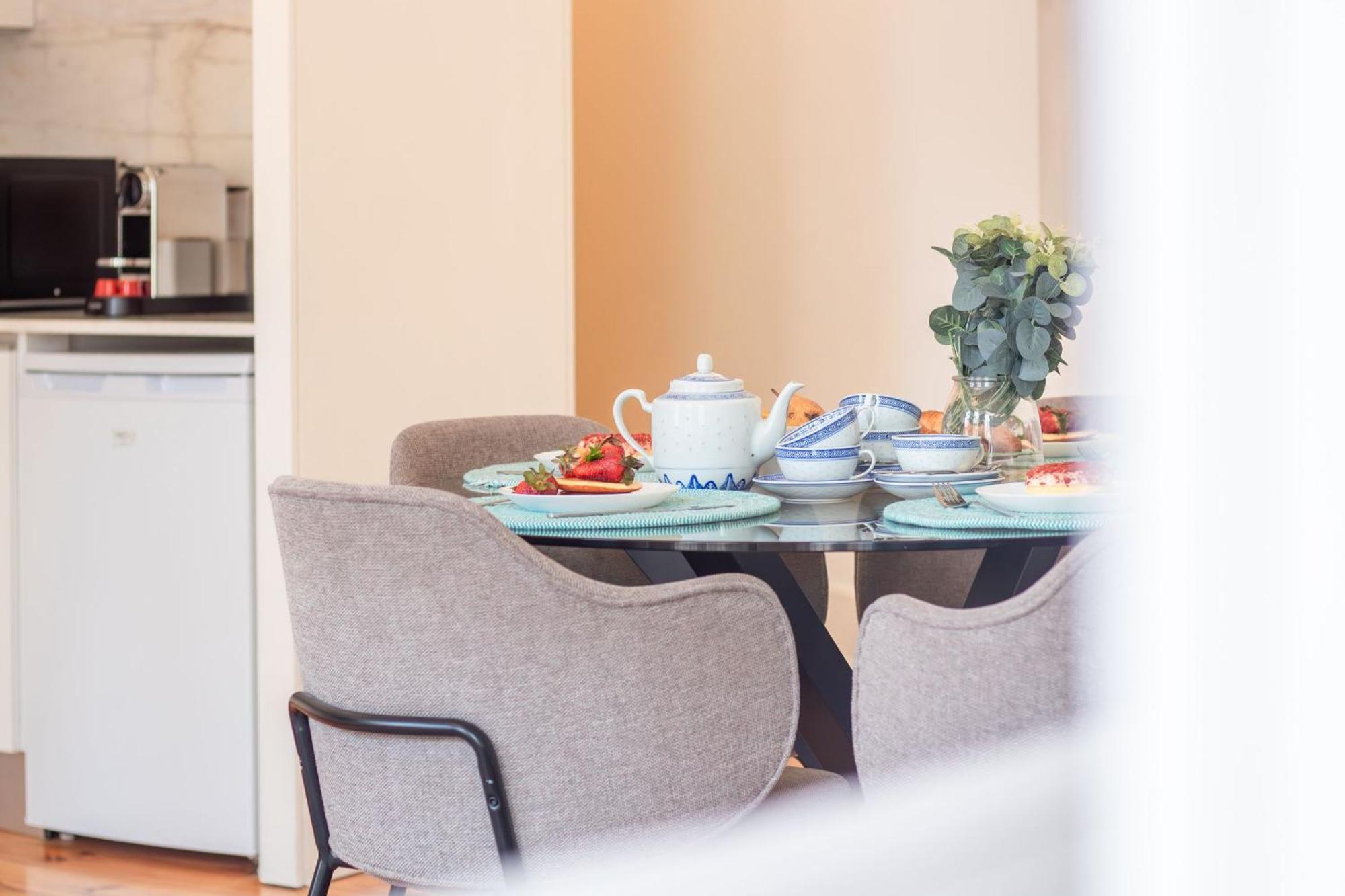 Bright Flat Few Steps To Aliados Av By Lovelystay Porto