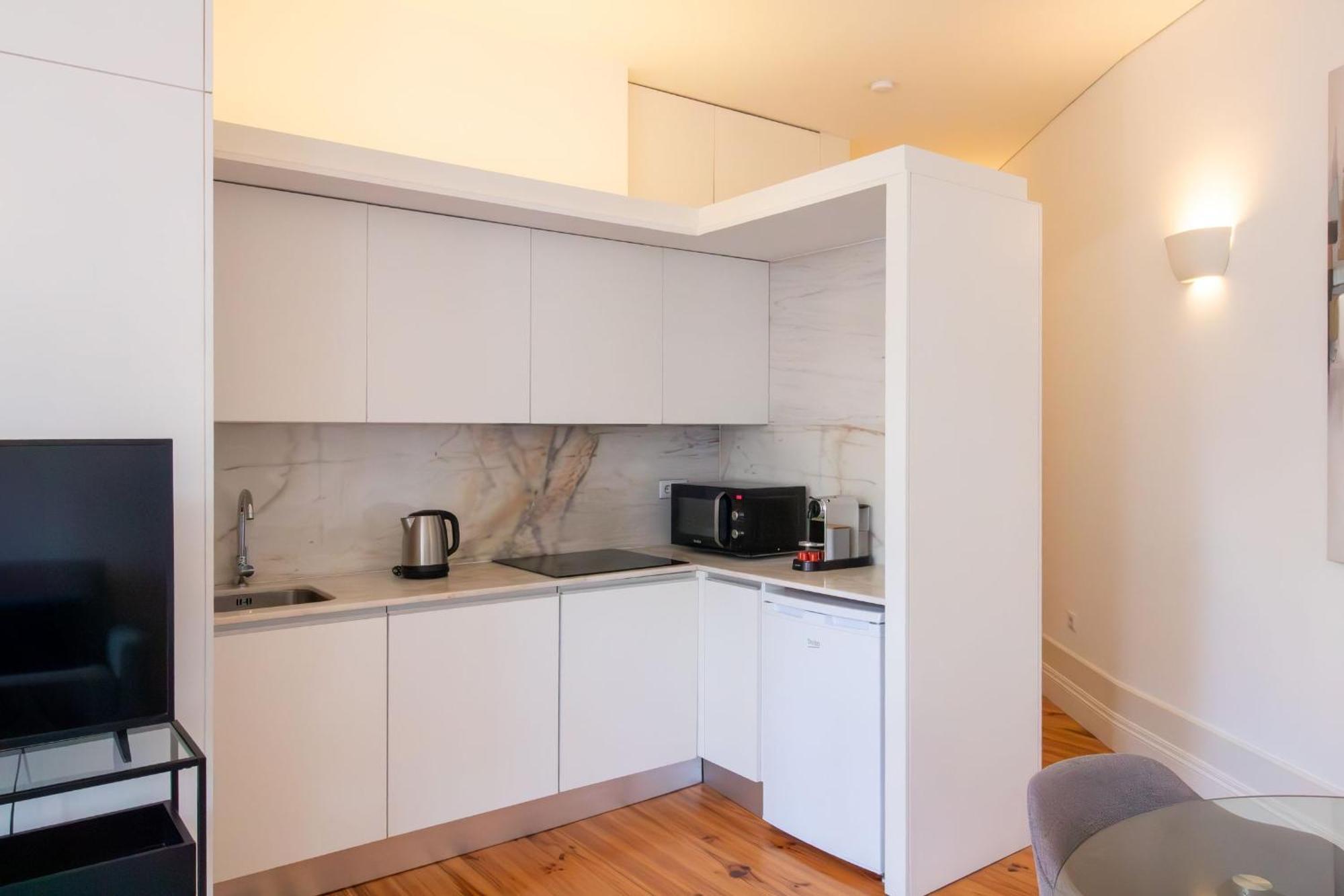 Bright Flat Few Steps To Aliados Av By Lovelystay * Porto