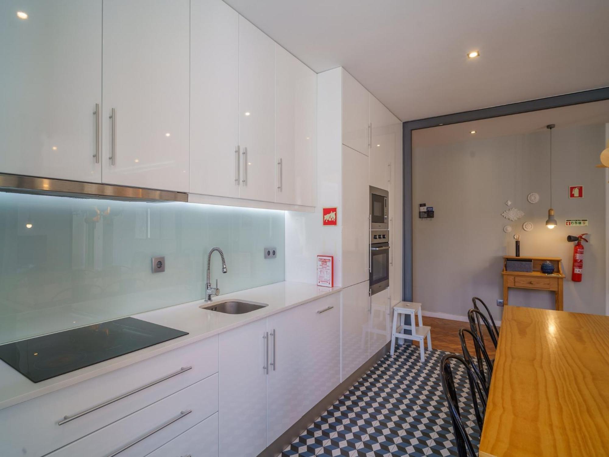 Elegant For 12 Guests In Apartamento Oporto