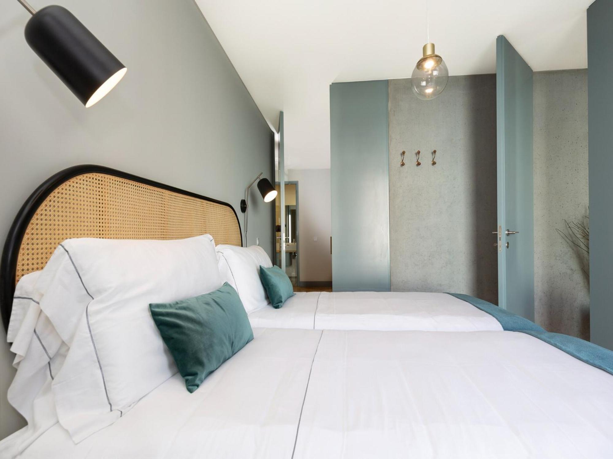 For 5 Persons In Porto