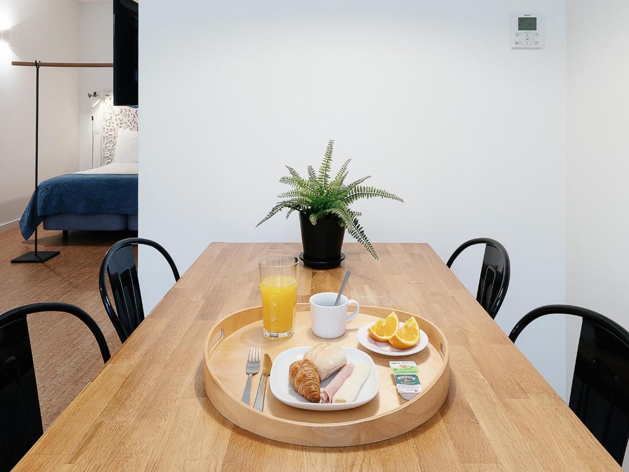Elegant For 3 Guests In Apartamento Porto