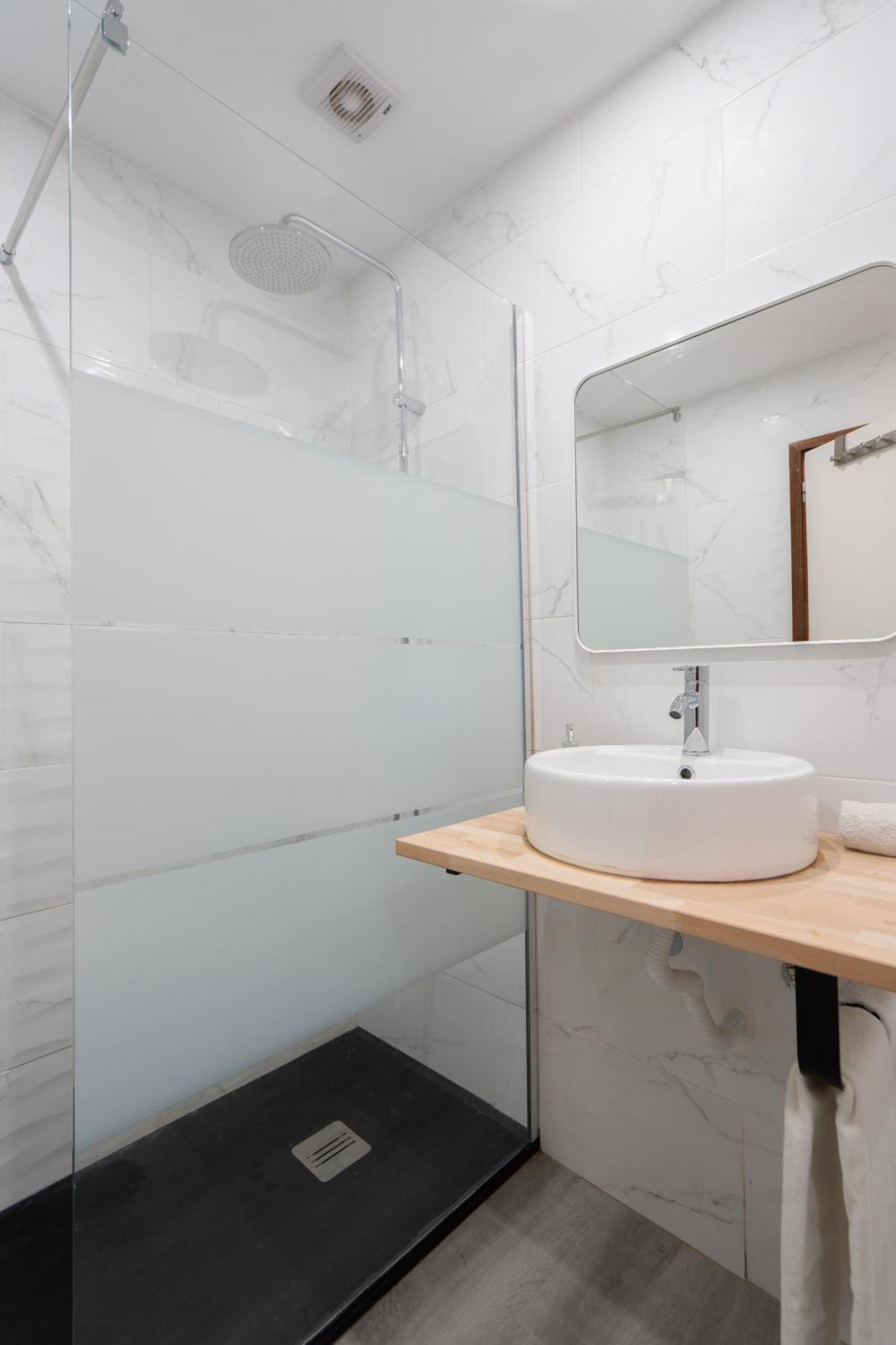 Renovated 3br Near Hotspots With Great Value * Oporto