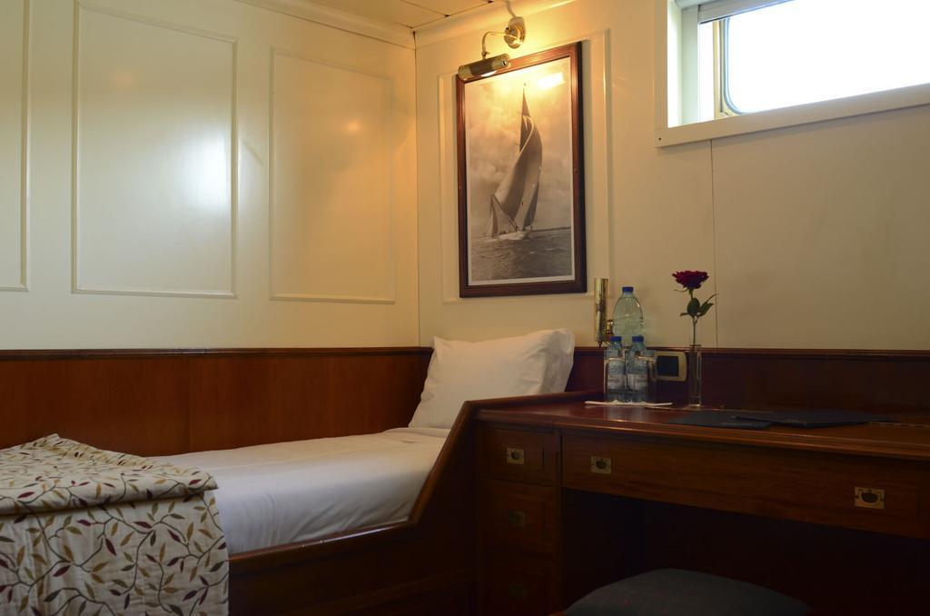 Invicta Ribeira Boat Hotel en barco Oporto